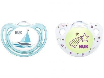 Kit Chupeta Silicone Ortodôntico NUK Dia e Noite - Boy Azul e Branca de 0 á 6 Meses 2 Unidades